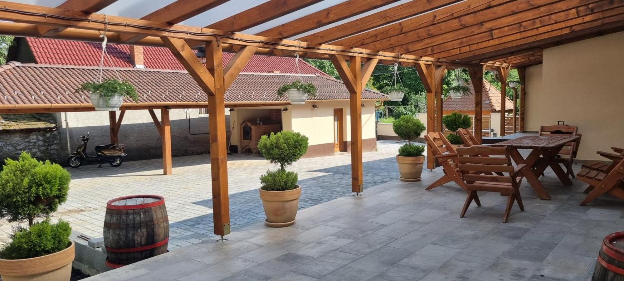 Hos Vendeghaz Miskolc -Oenallo Vendeghaz, Mely Csak Az Oenoeke Экстерьер фото