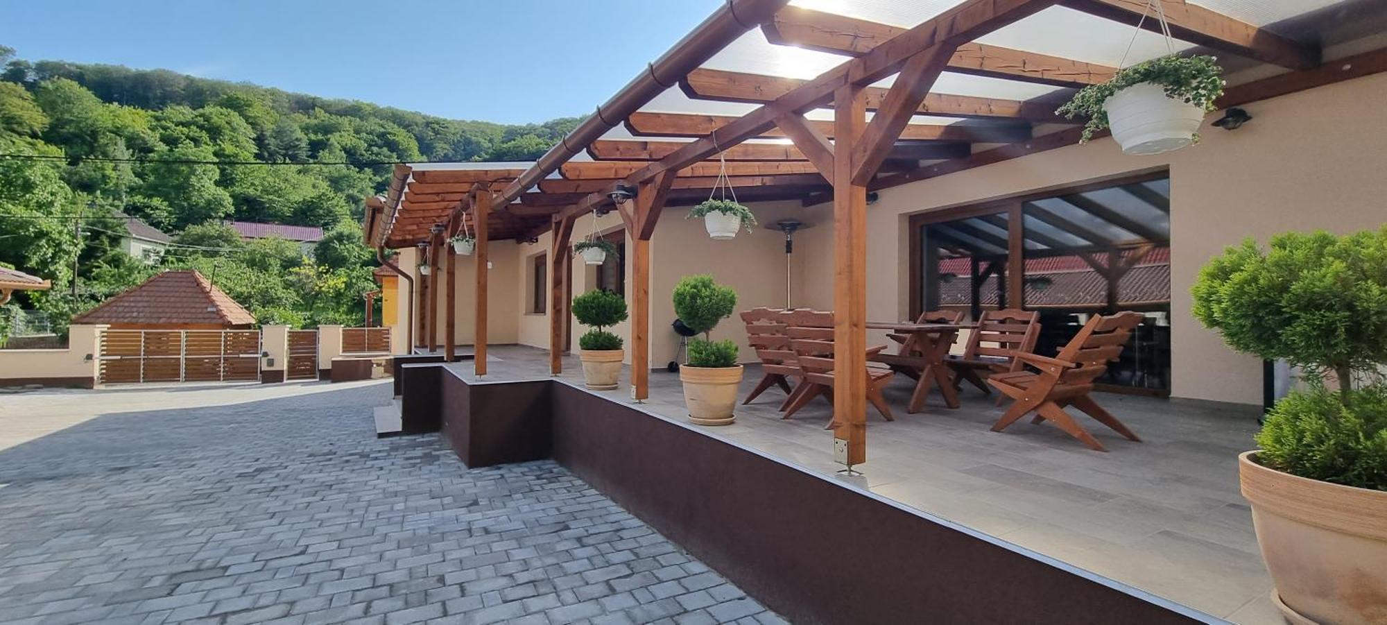 Hos Vendeghaz Miskolc -Oenallo Vendeghaz, Mely Csak Az Oenoeke Экстерьер фото